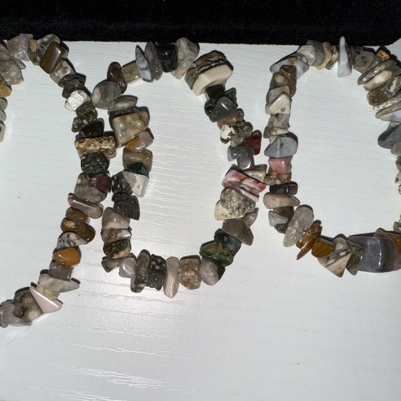 Multicolor Stone Chip Bracelet - Picture 2 of 2